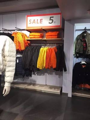 美邦五角场万达店猜灯谜活动 潮流服饰与传统文化完美邂逅